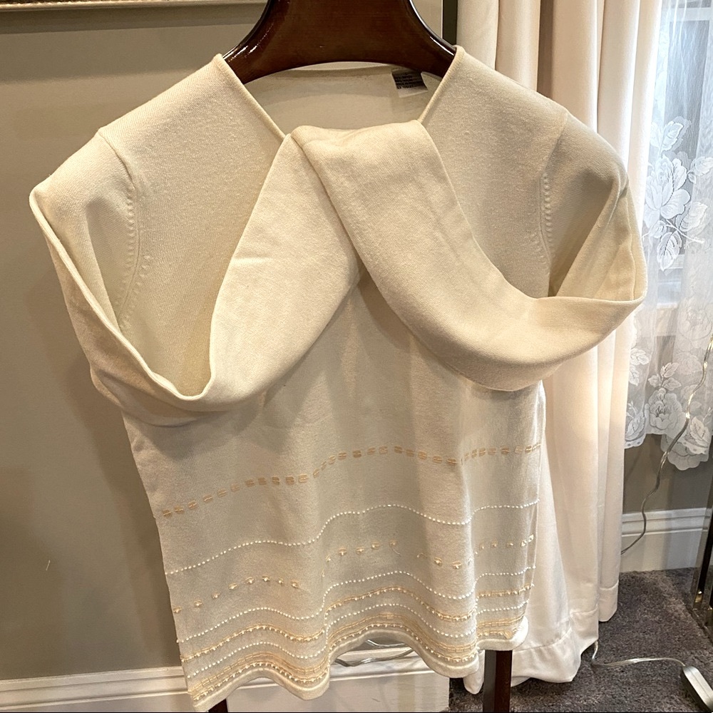 DKNY cream crew neck long sleeve sweater w sequin. / beaded front detail Large